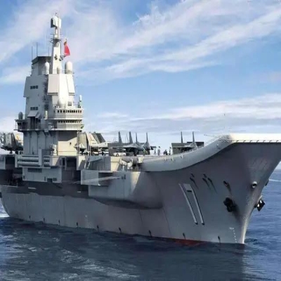 乘風破浪一周年的山東艦